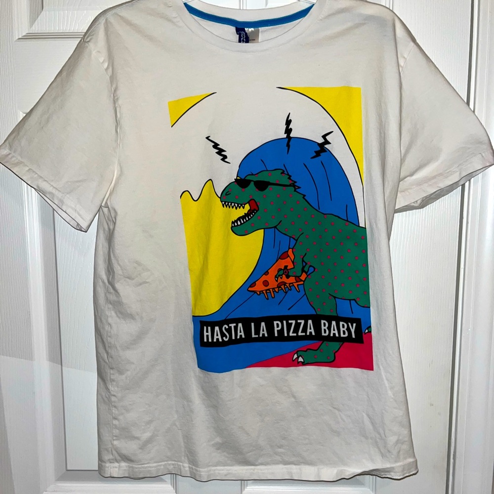 H&M graphic tee size large *LIKE NEW*